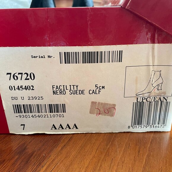 NEW Salvatore Ferragamo Booties Black Suede Size 7 - Picture 4 of 7